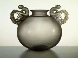 Bouchardon花瓶、1926年（スモークグラス）